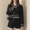 Survêtements pour femmes Clothland Femmes Élégant Pull à tricoter Shorts Costume Knitwear Col V à manches longues Pull Mini Chic Deux pièces Ensemble TA180