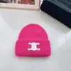 Winter Desingers Luxurys Beanie Caldo berretto lavorato a maglia Protezione per le orecchie Temperamento casual Berretto freddo Berretti da sci Cappelli a cuffia multicolori di alta qualità Coppia Copricapo molto buono