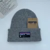 Осенняя и зимняя женская конфетка дизайнер изоляции Beanie Hat мужская крышка для отдыха на открытом воздухе спортивные письма вышивка.