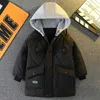 Down Coat's Children's Parkas Boys Fashion Hooded płaszcze 2023 NOWOŚĆ plus bawełniany zagęszcza ciepła warstwa dla dzieci Duże kieszenie Casual Parma x0825