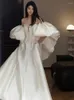 Vêtements ethniques Arrivée Femmes De L'épaule Blanc Satin Robe De Bal Français Longue Queue Robes De Mariée