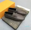 scarpe casual di alta qualità mocassini classici dorati italiani di lusso scarpe eleganti in pelle bianca e nera da ufficio modello da passeggio da uomo designer cas