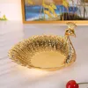 Figuritas decorativas, plato de cena de estilo europeo, platos para servir de pavo real dorado, bandeja para pasteles y frutas, platos de cocina para bodas y filetes occidentales