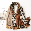 Bufandas primavera y verano lujo marrón señoras bufanda de leopardo salvaje chal largo femenino fino de moda 230825