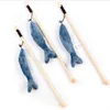 Plush Blue Whale Cat Wand Toys With Bell Kitten Fishes Teaser Sticks Chew Interactive Wood Fishing Rod Plush Pet Plaything Present Idéer