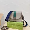 Unisex utomhus messenger väska 2023 lyxiga crossbody axelväskor fritid mäns och kvinnors ryggsäck berömda varumärkesbrev mönster textil randdesign 2 färger