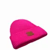 Designer Beanie Luxury Sticke Hat Ins Populära vinter unisex kashmir metallbokstäver avslappnad utomhushuven stickade mössor 9 färg mycket bra gåva