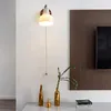 Wandlampen, Nachttischlampe, minimalistisches weißes Jade-Glas-Lampenschirm-Design für Arbeitszimmer, Wohnzimmer, Walnuss-Kupfer-Dekor