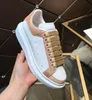 Casual skor kvinnor reser läder snörning sneaker mode lady platt löpande tränare brev kvinna sko plattform män gym sneakers storlek 35-42-45 med låda