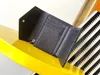 10Aス​​ーパーオリジナル品質の純粋なレザートリプルフォールドウォレットレディースデザイナーウォレットクラシックキルティング財布カードホルダーパスポートホールドウォレット付き箱