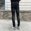 Mäns jeans street mode män retro svart grå stretch mager fit rippad vit läder lappa designer hip hop varumärke byxor 230825