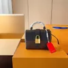 Bolsa de cabeça lock, muito tridimensional, com boa textura e durabilidade. A bolsa inteira é muito requintada