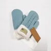 Uggslie Glove الفاخرة المقاومة للرياح دافئة أعلى جودة قفازات قفاز جميل سماكة الطالب البساطة الفخمة قفازات كلاسيكية على سطح كلاسي