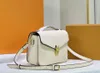 Toppdesigner axelväska lyxiga kvinnors handväskor pochette totes toppkvalitativ präglad blomma bokstav empreinte meddelande väskor damer mode crossbody purses