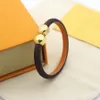 bracelet designer pour femme bracelet de créateur Luxe Sentiment de luxe Bracelet en cuir de mode haut de gamme Suspendu Bracelet à breloques en titane plaqué or