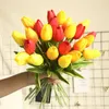 装飾的な花12pcs人工花リアルなアンチフェードギフトを送るDIY Pography Propogry Props Mini Simulation Tulip Mothers Day Gifts