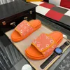 Flip-Flops Basen Pillow Designer Kaptaki nabrzeże Miami Sandały Sandały cielęcia Calfskina Bom Dia Flat Mule Slajdery Komfort Summer Beach Slipper 07