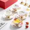 Canecas Europa Pintada Xícara de Café Cerâmica e Prato Pastoral Flor Osso China Água Highend Porcelana Escritório Chá Caneca Prato 230825