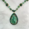 Catene Ciondolo a forma di goccia d'acqua in malachite naturale per personalità femminile Perle di smalto color perla Collana a catena lunga