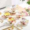 Canecas Europa Pintada Xícara de Café Cerâmica e Prato Pastoral Flor Osso China Água Highend Porcelana Escritório Chá Caneca Prato 230825