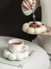 Tazze da caffè in ceramica Tazza creativa nordica con piattino di girasole Vassoio per tè al latte Compleanno Regalo di Natale Decorazione da tavolo 230825