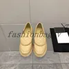 Designer klänning sko svart loafers kvinnor plattform skoess glänsande läderskor chunky sneakers kalvskinn skor lyxiga mulor