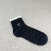 Носки, дизайнерские чулочно-носочные изделия, модные jk, милые и милые, волнистые, черно-белые хлопковые носки с буквенной вышивкой, женские ZO49