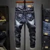 Jeans da uomo effetto consumato blu scuro elasticizzato slim fit hip hop distrutti fori rotti pantaloni denim uomo strappati pantaloni sfilacciati stile punk 230825