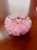 Costumi per gatti 1 pz Clip per animali domestici Gioielli per bambini Cani Filato netto Corona Tornante Accessori per cani accessori 230825