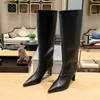 Buty Nowy spiczaste gęste obcasowe kolanowe buty Damskie pokaz mody Złote duże kobiety buty zimowe T230824