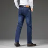 Jeans da uomo di marca dritto in cotone elastico da uomo moda business stile classico Jean pantaloni in denim pantaloni di grandi dimensioni 35 40 42 44 230824