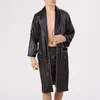 Vêtements de nuit pour hommes Mode Hommes Robes Summer Sleep Bottoms Emulation Soie Peignoir À Manches Longues Légère Baggy Pyjamas Chemise De Nuit