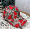 Berretti da baseball designer cappelli palla di lusso Fragole disegni stile sportivo viaggio corsa abbigliamento temperamento versatile Multiplo