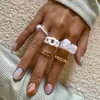 Pierścienie klastrowe wielopakowy plastik dla kobiet w stosie koktajl palec palec palec akrylowy biały nieprzezroczysta żywica