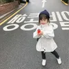 재킷 2 6 년 유아 소녀 롱 트렌치 코트 2024 패션 봄 가을 어린이 의류를위한 한국 바람막이 재킷 230825