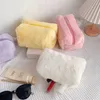 Custodie per cosmetici Borsa per trucco in pelliccia carina per donna Cerniera grande Tinta unita Viaggio Trucco Borsa per il lavaggio degli articoli da toeletta Penna in peluche 230826