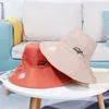 Chapeaux à large bord seau marguerites double face chapeau coton pliable portable casquette de pêcheur avec corde à vent femmes en plein air plage de soleil 230825