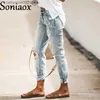 Jeans Femme 2022 Nouvelles femmes mode taille moyenne petit ami grand trou déchiré jean décontracté haute rue denim pantalon dames sexy vintage crayon jean T230826