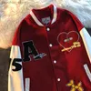 American vintage jaqueta reunindo amor vermelho uniforme de beisebol para homens mulheres hip-hop costura solta high-end casal bombardeiro casacos Q230826