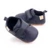 Primeiros caminhantes nascidos sapatos de bebê menino menina de couro clássico sola de borracha Antislip infantil mocassins 230825