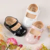 Pierwsze spacerykery dziecięce buty dziecięce Born Girl Princess Pu Toddler Bow Decor Rube Sole Antislip Walker 018m 230825