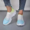 Sneakers rayés habiller la plate-forme des femmes respirant en tricot de gradient vulcanize pour la femme mix couleur épaisse semelle décontractée chaussures t