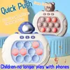 Декомпрессионная игрушка дети ускоряйте Push Push Machine, чтобы нажимать на уровень головоломки на уровне головоломки.