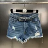 Kvinnors jeans Abgd 2023 Collection Metal Buckle Belt High midja Vintage Ripped Holes Blue Slim Denim Shorts Women Short
