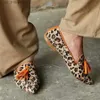 Lage mueller jurk hiel 2023 lente casual vrouwen luipaard faux suede puntige tenen kwastje ondiepe mondschoenen dropshopping b8d6