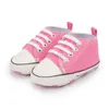 Primi camminatori Scarpe da bambino Scarpe da ragazza per ragazzo Tela Solido Scarpe personalizzate Antiscivolo Morbidi neonati Classic Sneaker Primi camminatori Scarpe da culla L0826