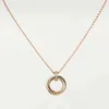 Designer Charm Carter Three Ring Necklace Style Womens Simple Diamonds Pendant med sammanlåsande färgglada guld mångsidiga ormbenkedja