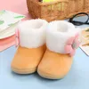 Primeiros caminhantes nascidos bebê meninas meninos botas macias sólidas pompom botas de neve infantil criança sapatos de aquecimento moda confortável 230825