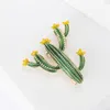 ブローチ女性女性用シンプルなヴィンテージグリーンサボテンラグジュアリーイエローゴールドカラージルコンアロイエナメル植物ブローチセーフティピン