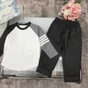 Designer Baby Autumn Set Kids Tracksuits Brother and Sister Suit Size 100-150 cm 2st Splicing Design av tröjor och kostymbyxor augusti 24